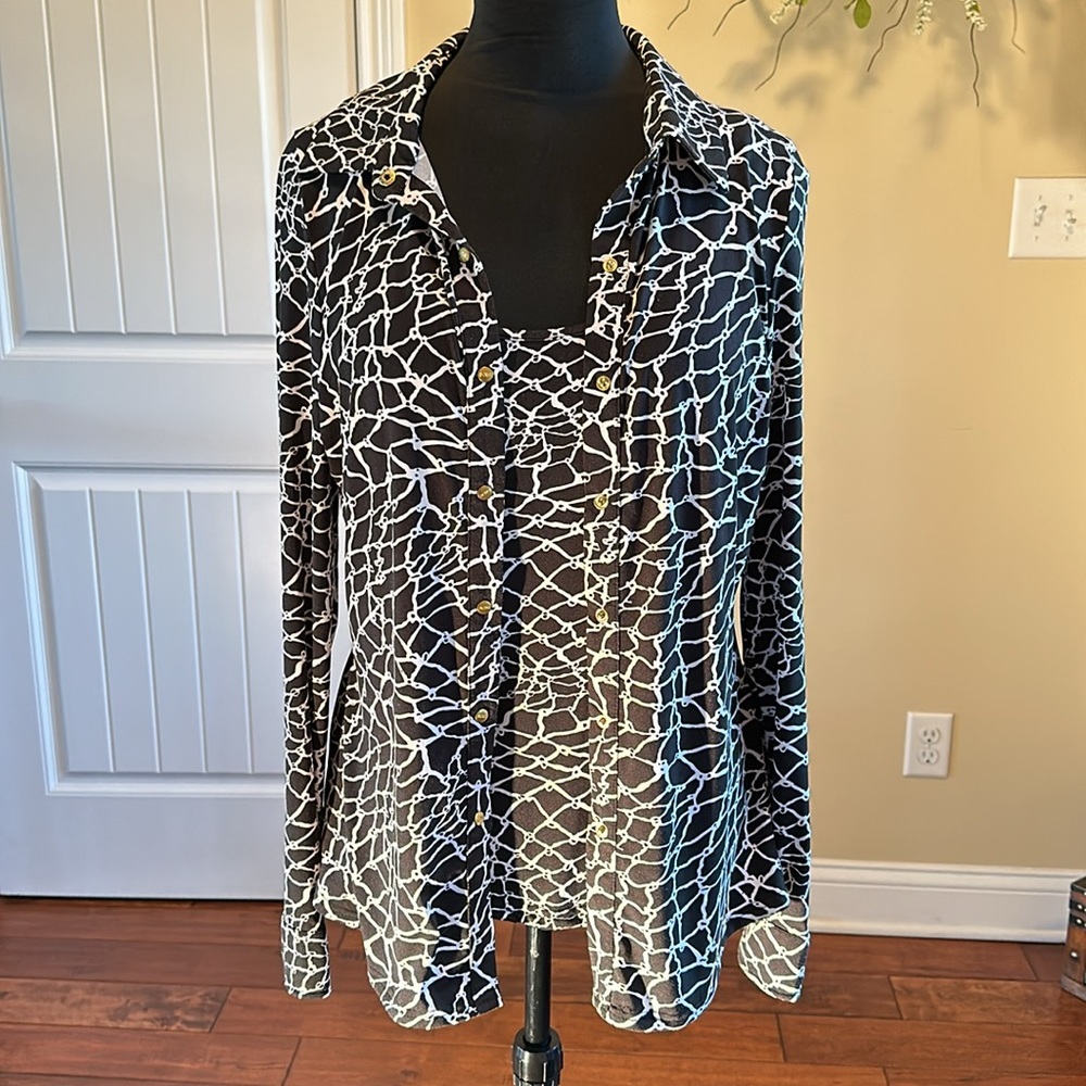 Black & White Printed Long-Sleeve Button-Up Shirt - Picture 9 of 13